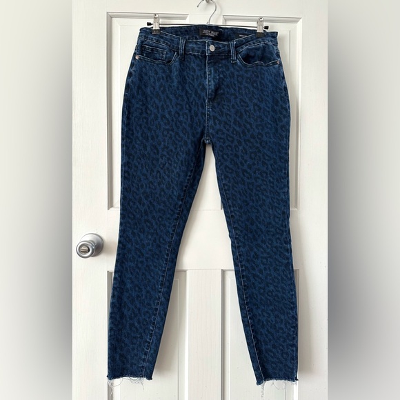 JUDY BLUE Jeans Mid-Rise Leopard Cheetah Print Skinny Raw Hem Blue Size 13/31 - Picture 3 of 15